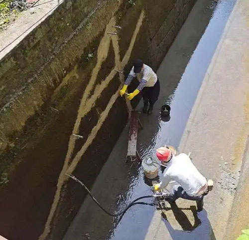 胡市镇污水池堵漏